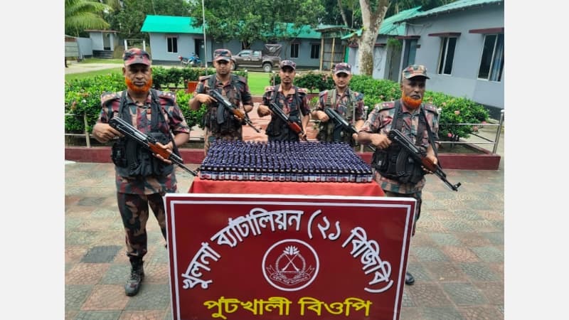 বেনাপোল সীমান্তে ৬১৭ বোতল ভারতীয় এসকাফ সিরাপ জব্দ
