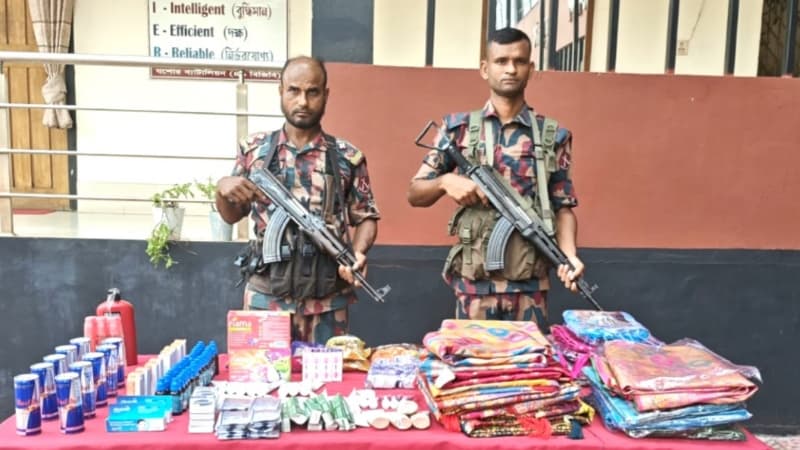 যশোরের বেনাপোল সীমান্তে সাড়ে ৬ লাখ টাকার চোরাচালানি পণ্য জব্দ