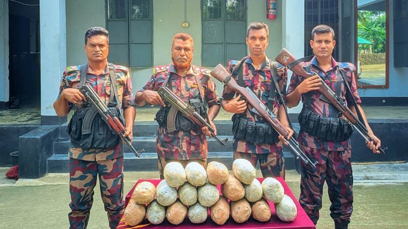 সীমান্তে বিজিবির অভিযানে মাদক ও চোরাচালানী পণ্য জব্দ